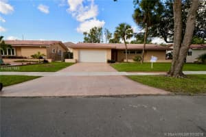 7423 Loch ness Dr, Miami Lakes, FL 33014, Sold 04/10/18