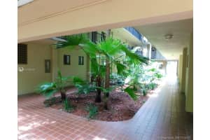 8635 NW 8th St, Miami, FL 33126, Sold 12/29/17