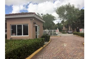 8411 NW 8th St, Miami, FL 33126, Sold 12/29/17