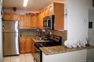 8411 NW 8th St, Miami, FL 33126, Sold 12/29/17
