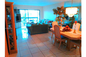 8881 Fontainebleau Blvd, Miami, FL 33172, Sold 01/24/18