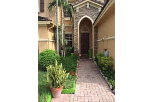 843 SW 154th Path, Miami, FL 33194, Sold 01/29/18