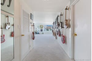 5255 Collins Ave #12f, Miami, FL 33140, Sold 03/13/18