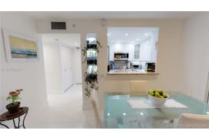 465 Ocean Dr, Miami Beach, FL 33139, Sold 03/15/18