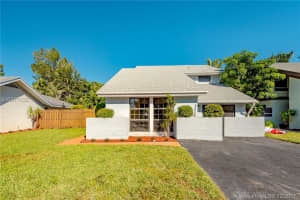 8351 SW 39th Ct, Davie, FL 33328, Sold 04/27/18