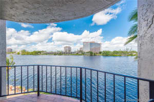 5201 NW 7th St, Miami, FL 33126, Sold 02/28/18