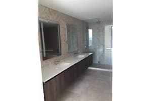 68 SE 6th St, Miami, FL 33131, Sold 06/07/22