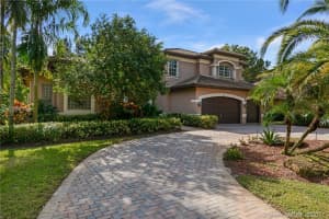 10090 S Lake Vista Cir, Davie, FL 33328, Sold 04/18/18