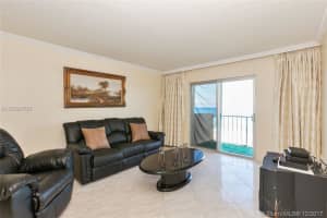 4141 Collins Ave, Miami, FL 33140, Sold 04/16/18