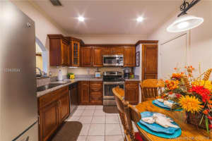 8909 NW 54th St, Sunrise, FL 33351, Sold 02/28/18