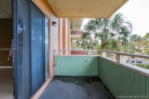 17600 NW 68th Ave APT B3001, Hialeah, FL 33015, Sold 11/15/18