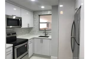 8840 Fontainebleau Blvd, Miami, FL 33172, Sold 02/02/18