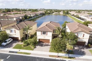 4402 NW 112th Ct, Doral, FL 33178, Sold 01/10/19