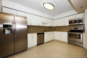 5825 Collins Ave #2e, Miami Beach, FL 33140, Sold 05/30/18