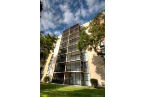 3301 N Country Club Dr, Miami, FL 33180, Sold 10/26/18