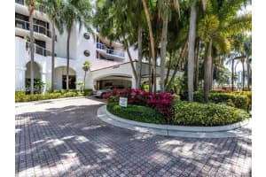 3610 Yacht Club Dr, Miami, FL 33180, Sold 02/15/18