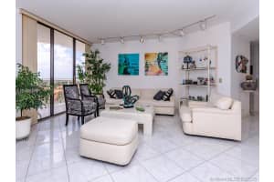 3610 Yacht Club Dr, Miami, FL 33180, Sold 02/15/18