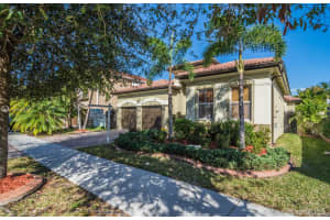 9067 NW 181st St, Hialeah, FL 33018, Sold 05/29/18