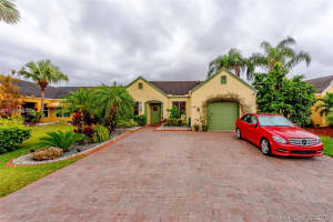 8120 NW 191st St, Hialeah, FL 33015, Sold 04/02/18
