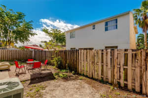 19222 NW 82nd Cir Ct, Hialeah, FL 33015, Sold 09/10/18