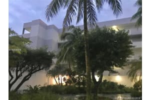 8261 NW 8th St, Miami, FL 33126, Sold 03/08/18