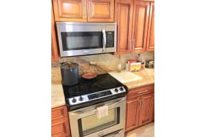 3271 NW 44th St, Oakland Park, FL 33309, Sold 03/21/18