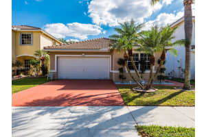7944 N Silverado Cir, Hollywood, FL 33024, Sold 05/15/18