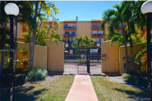 1900 W 54th St, Hialeah, FL 33012, Sold 03/23/18