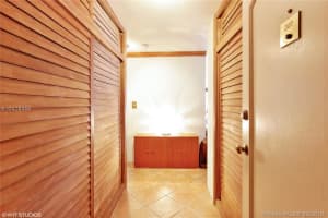 1408 Brickell Bay Dr # 907, Miami, FL 33131, Sold 07/05/18