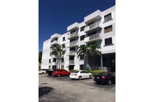 8261 NW 8th St, Miami, FL 33126, Sold 05/23/18