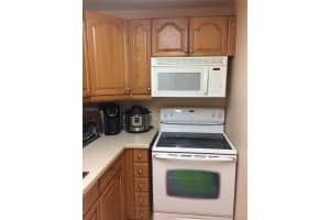 8261 NW 8th St, Miami, FL 33126, Sold 05/23/18