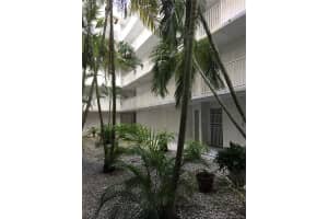 8201 NW 8th St, Miami, FL 33126, Sold 05/11/18
