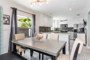 10190 NW 3rd St, Pembroke Pines, FL 33026, Sold 04/27/18