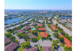 10484 NW 8th St, Pembroke Pines, FL 33026, Sold 05/23/18