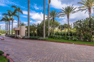 20185 E Country Club Dr, Aventura, FL 33180, Sold 09/25/18