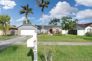 1020 SW 124th Way, Davie, FL 33325, Sold 05/31/18
