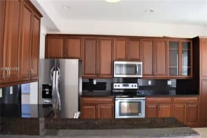 18319 NW 89th Ave, Hialeah, FL 33018, Sold 11/09/18