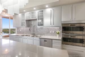 60 Edgewater Dr #8d, Coral Gables, FL 33133, Sold 07/06/18