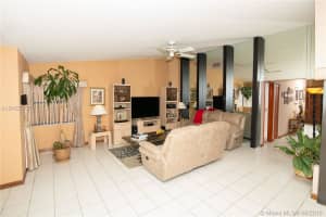 19531 Cypress Ct E, Hialeah, FL 33015, Sold 06/18/18
