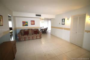 8635 NW 8th St, Miami, FL 33126, Sold 05/29/18