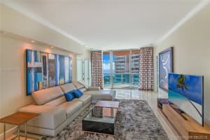 300 South Pointe Dr, Miami Beach, FL 33139, Sold 10/26/18