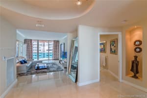 300 South Pointe Dr, Miami Beach, FL 33139, Sold 10/26/18