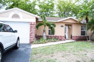 19220 NW 82nd Cir Ct, Hialeah, FL 33015, Sold 07/13/18