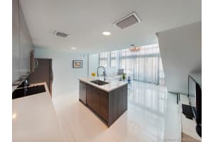 421 Meridian Ave, Miami Beach, FL 33139, Sold 10/22/18