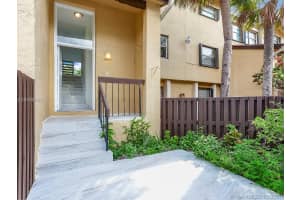 10000 NW 9th St Cir, Miami, FL 33172, Sold 12/06/18