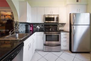 2713 S Oakland Forest Dr, Oakland Park, FL 33309, Sold 09/17/18