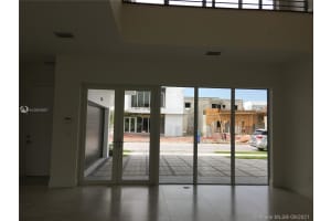 10075 NW 77th St, Doral, FL 33178, Sold 06/16/22