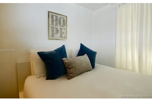 530 Ocean Dr, Miami Beach, FL 33139, Sold 10/03/18