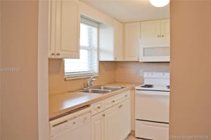 809 W Oakland Park Blvd APT J10, Wilton Manors, FL 33311, Sold 08/31/18