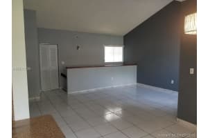 525 W Park Dr, Miami, FL 33172, Sold 09/27/18